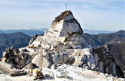 A Carrara le montagne non ricrescono, una giornata contro l'eccesso di attività estrattive nelle Alpi Apuane