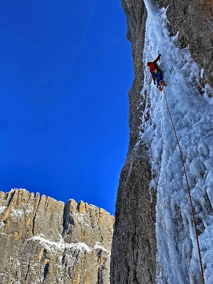 Val Ombretta, Marmolada, Dolomites, Emanuele Andreozzi, Vaida Vaivadaite - Emanuele Andreozzi and Vaida Vaivadaite making the first ascent of 'First Time' in Val Ombretta, Marmolada, Dolomites (17/12/2023)