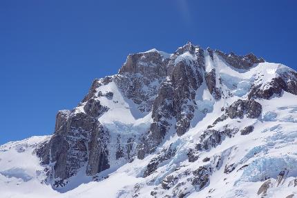 Cerro Nora Oeste, Patagonia, Paolo Marazzi, Luca Schiera - L'enorme parete sud del Cerro Nora Oeste in Patagonia