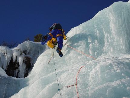 Norvegia cascate di ghiaccio, Alessandro Ferrari, Giovanni Zaccaria - Norvegia ice climbing trip: Giovanni Zaccaria in arrampicata su Storenvullen