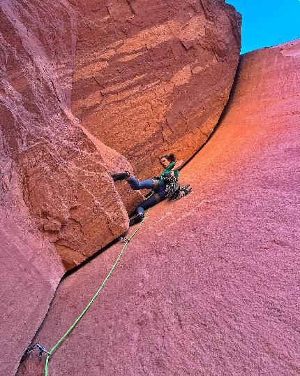 Tom Randall, & Mary Eden vs The Cleaver, gruelling offwidth climb in Day Canyon, USA