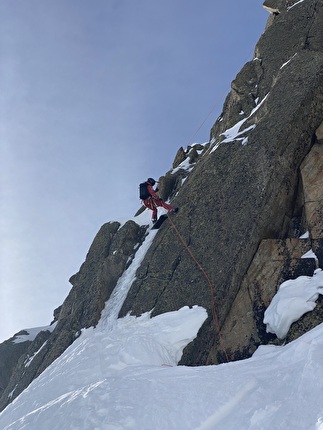 Dent du Requin, Yannick Boissenot, Julien Herry, Zian Perrot-Couttet - The abseil during the descent of 'L’aileron du Requin' on Dent du Requin in the Mont Blanc massif (Yannick Boissenot, Julien Herry, Zian Perrot-Couttet 02/2024)