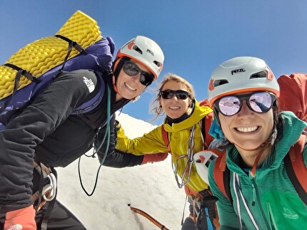 Variety is the spice of life / An all-female ascent of the Gervasutti-Gagliardone on the Grandes Jorasses
