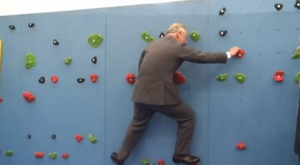 Regal climbing: Prince Charles starts bouldering!