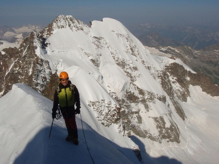 Traversata Scerscen - Bernina - Cresta sommitale Monte Scerscen Schneehaube sullo sfondo