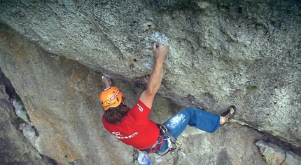 Heiko Queitsch greenpoint climbing in the Frankenjura