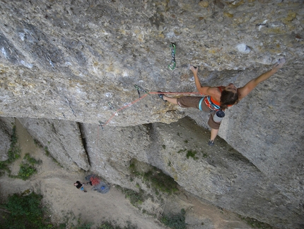 Sarah Seeger climbs Chrisu 8c at Rottachberg