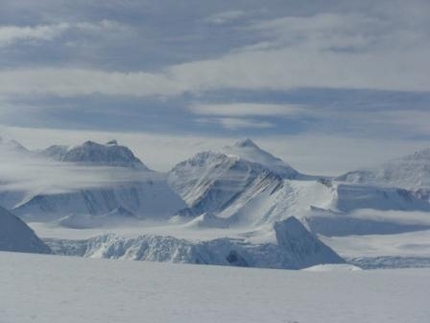 Spedizione al Monte Vinson: raggiunto il campo base