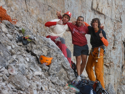 Via degli Angeli, Dolomiti di Brenta - Silvestro e Tomas Franchini alla base della parete con Alin