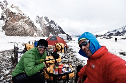 Pakistan 2012 - Hervé Barmasse and Daniele Bernasconi on the Biafo glacier