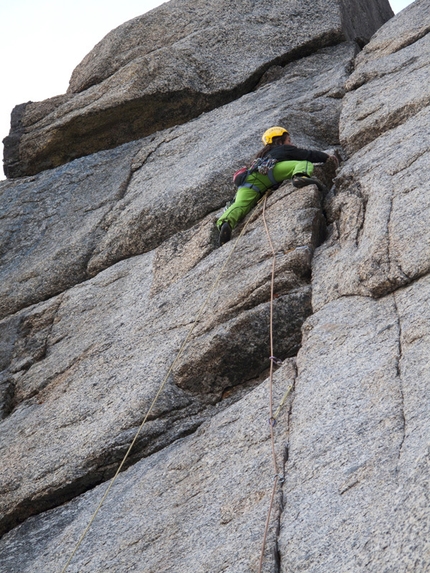 Greenland - Greenland, Tasermiut Fjord: Tomas Brt on the crux pitch of Keep Panic, Please