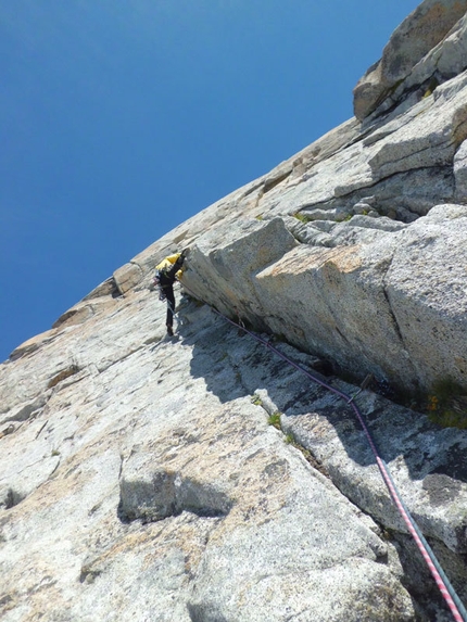 Granito dell'Adamello - Val di Fumo - Techno Progressive (260m, VI+, VII+ con un tratto di A1) parete Ovest della Prima Gobba del Monte Folletto, Carè Alto, Adamello)