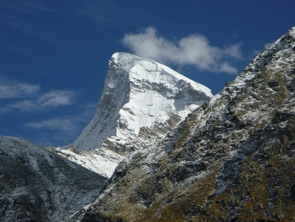 Shiva - 10/2012: Prow of Shiva ED+, Mick Fowler and Paul Ramsden. This photo was taken by a Russian expedition to Shiva in 2011.