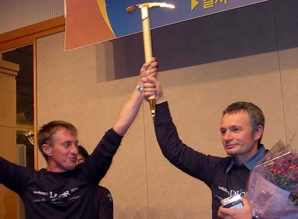 Asia Piolet d'or awarded to Urubko and Samilov for new route on Manaslu