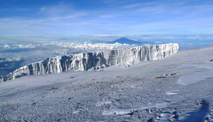 Kilimangiaro - Kersten Glacier e in lontananza Mt Meru