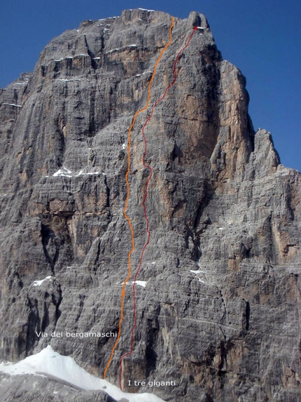 Crozzon di Brenta, Dolomiti del Brenta - A dx, in rosso, il tracciato della via I tre giganti aperta da Ermanno Salvaterra, Matteo 