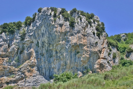 Ragni Lecco South Italy tour - A 40m overhang in the Cilento region of southern Italy