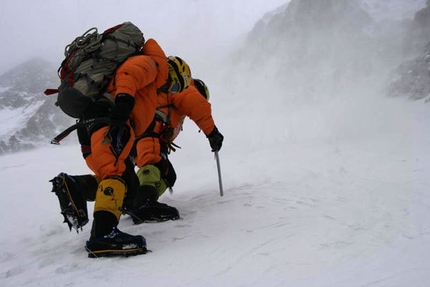 Simone Moro, the drama on Broad Peak and winter mountaineering in the Himalaya