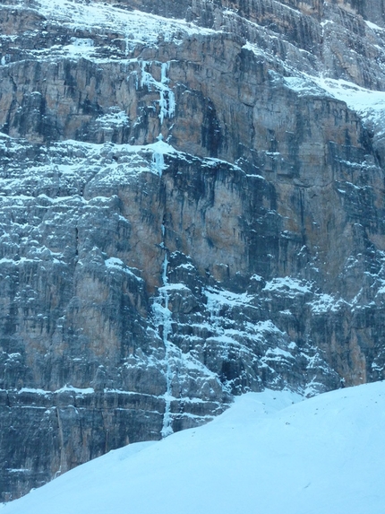 Via Valeria - Giorgio Bertagnolli e Cristian Defant durante la prima ripetizione della Via Valeria sul Crozzon di Brenta in Dolomiti il 12/01/2013
