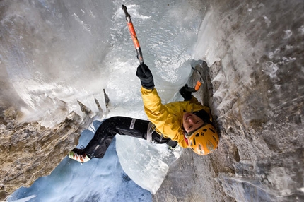 Ines Papert climbs The Flying Circus M10 on Breitwangfluh