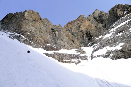 Follow the Gully - Barre des Ecrins - Reaching the start of the gully