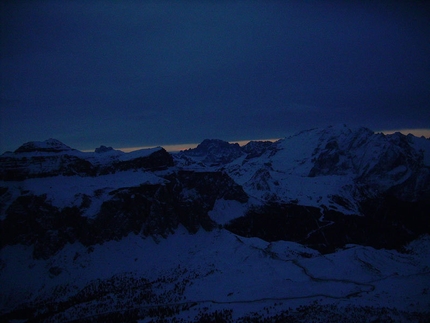 Pilastro Magno, Sassolungo, first winter ascent - Dawn on day 3.