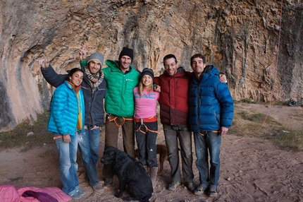 Climbers against Cancer - Daila Ojeda, Chris Sharma, Sasha DiGiulian, Erwan, Gaz Parry, Joe Kinder, and the dogs Chaxi, Raxi and Pody