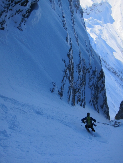 Dent Favre Parete Nord - Sébastien de Sainte Marie e Olov Isaksson sciando la parete nord di Dent Favre (Alpi Bernesi) , Svizzera, febbraio 2013