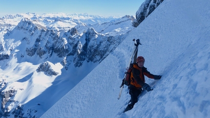 Grand Muveran Parete Ovest - Il 2 marzo Sébastien de Sainte Marie, Olov Isaksson e Gilles Bornet hanno sciato la parete ovest del Grand Muveran (1600m, 5.2/5.3 E4) nelle Alpi Bernesi in Svizzera.