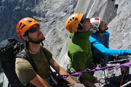 Cerro Walwalun, Valle Cochamó, Cile - Perdidos en el Mundo: Andrea Zaffaroni, Mattia Tisi  e Simone Pedeferri in sosta