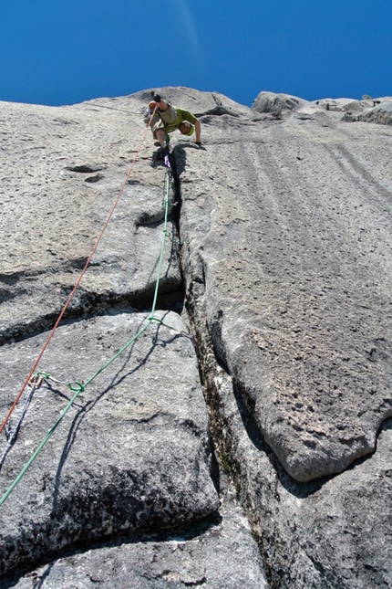 Cerro Walwalun, Valle Cochamó, Cile - Perdidos en el Mundo: Mirko Masè in apertura sulla 20° lunghezza