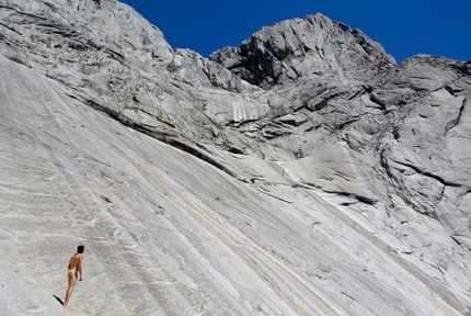 Cerro Walwalun, Valle Cochamó, Cile - Perdidos en el Mundo: Andrea Zaffaroni in relax rivive la parete