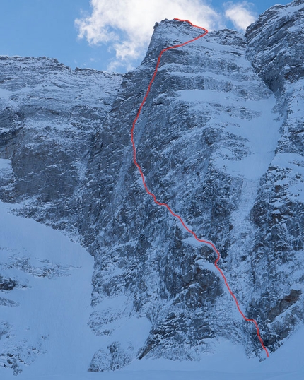 Sagwand, Austria - La linea di Schiefer Riss sulla Sagwand, salita per la prima volta in inverno da Hansjörg Auer, David Lama e Peter Ortner il 16-17/03/2013