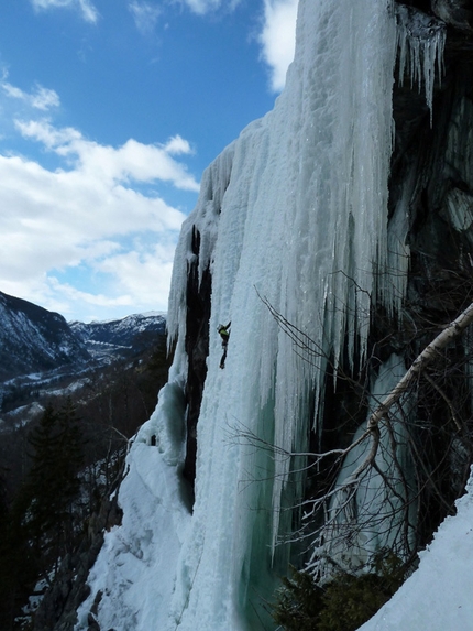 Norway - Ice climbing in Norway: Fossekjerringa (II/WI 5, 100m)