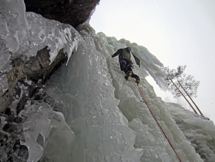 Norway - Ice climbing in Norway: Sabotørfossen (II/WI 5, 150m)