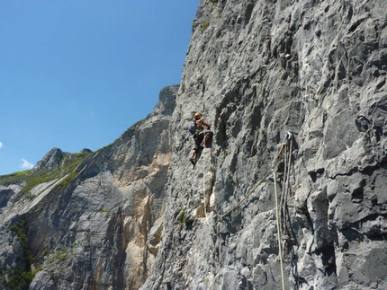 Valle del Sarca - Grandi lughezze su roccia da favola su una via di Heinz Grill