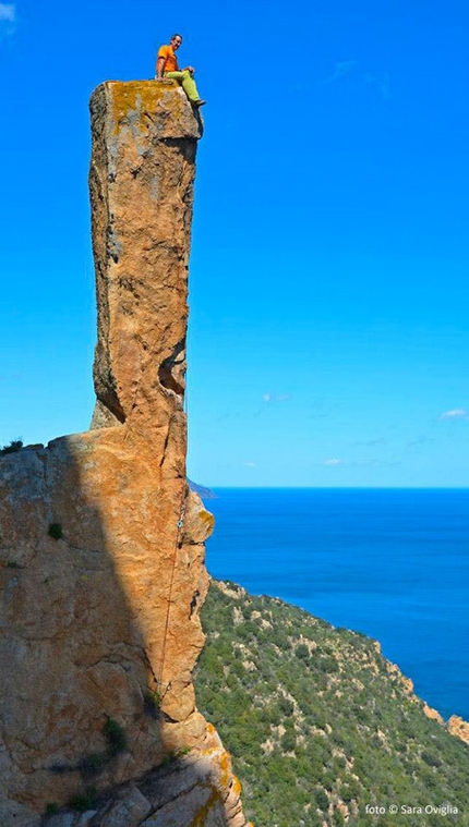 Sardinian towers - Dillosauro (60m, 6b+), Jurassic Park (Tertenia)