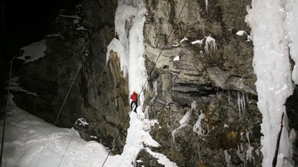 Ice on the Night in Val Varaita - La cascata dove si è svolta la gara di velocità, pretesto per distribuire il ricco e abbondante montepremi...