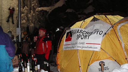 Ice on the Night in Val Varaita - Oltre il ghiaccio... birra e vino per tutti.