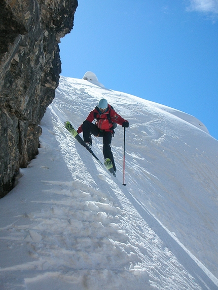 Piz Lavarella, Dolomiti - Francesco Tremolada durante la prima discesa in sci della parete Ovest del Piz Lavarella, Dolomiti, assieme a Andrea Oberbacher.