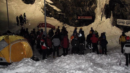Ice on the Night in Val Varaita - Area di scalata dove il team di istruttori del Cai Cuneo dava assistenza ai neofiti dell'ice climbing