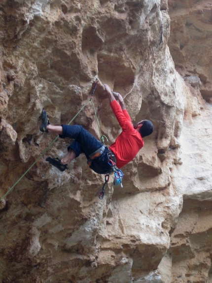 Gole della Stretta - Max Flaccavento climbing Gola bagnata 7c