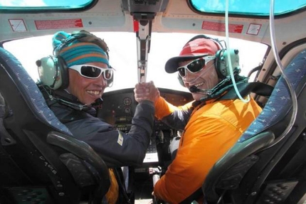 Helicopter rescue in the Himalaya - Simone Moro and Maurizio Folini