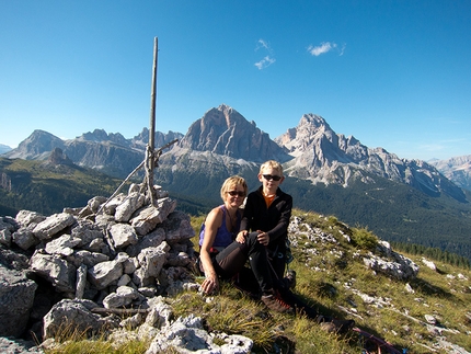 Gallo George - Muraglia di Giau - Paolo Sterni con Serena Bonin (la mamma) in cima a Gallo George, Muraglia del Giau, Lastoni di Formin, Dolomiti
