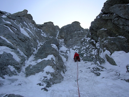 Alpinismo e arrampicata - Madness tres mince, Pointes Supérieures de Pré, Monte Bianco