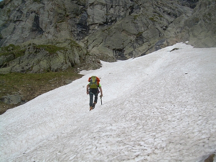 Aiguille de Chatelet, Mont Blanc - Fast & Furious (Mauro Franceschini, Fabrizio Recchia 06/2013, 290m, 6a/a+)