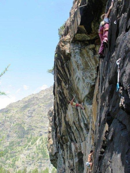 Caroline Ciavaldini & James Pearson, Zoia, Valmalenco - Caroline arrampica in compagnia alla Zoia Nuova