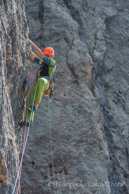Invisibilis - Marmolada d'Ombretta - Rolando Larcher climbing Invisibilis, South Face Marmolada d'Ombretta (Dolomites)