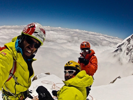 Kungyang Chhish East - Hansjörg Auer, Simon Anthamatten e Matthias Auer in cima al Kungyang Chhish East, Karakorum, Pakistan nel luglio 2013
