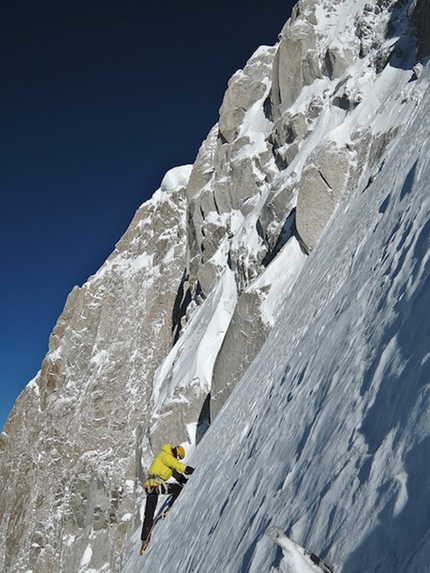 Kungyang Chhish East - Matthias Auer sets off on summit day